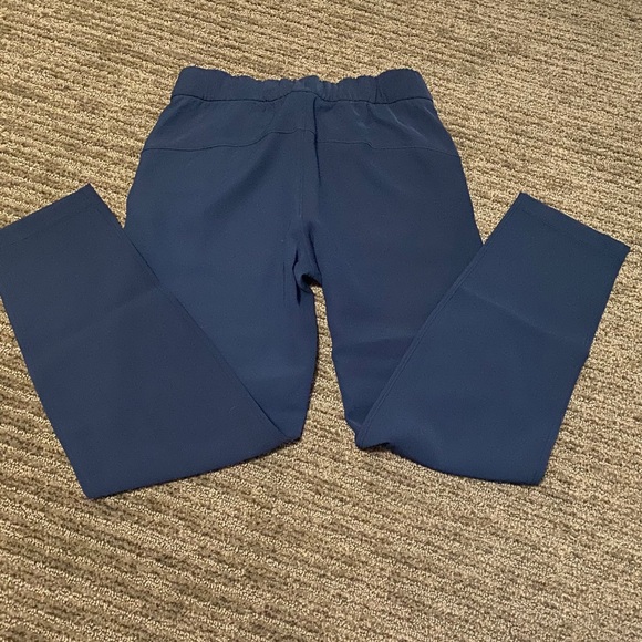 SOLD - On the fly 7/8 lululemon pant - Picture 2 of 4